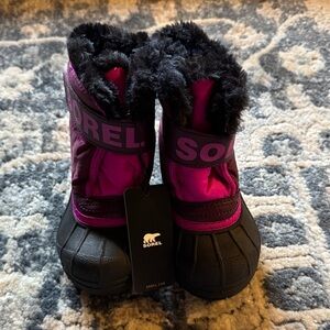 Sorel Fuchsia and Black Snow Boots